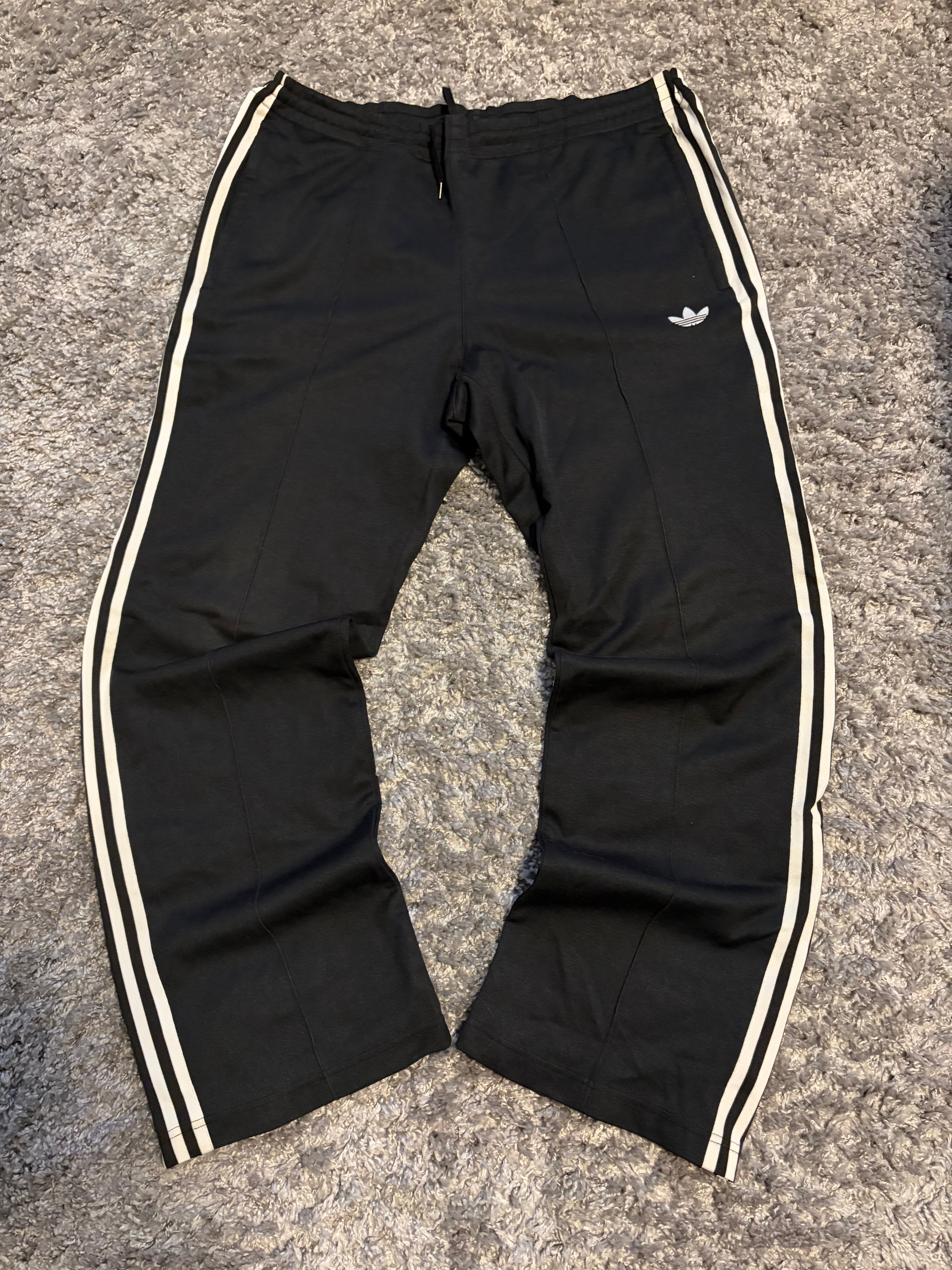 Adidas Trackpants (L)